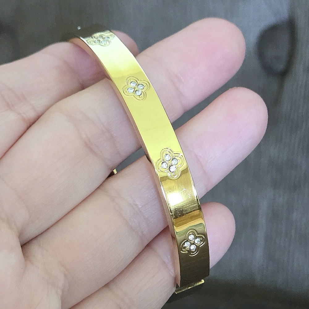 Set of Two✌️ Hinged Bangle Bracelets with Bezel Set Cubic Zirconias - NWOT - Picture 9 of 15